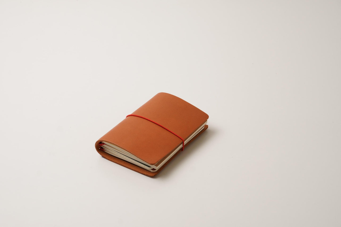 Leder Traveler's Notebook Cover (Passport-Größe): Platz für 4 Inserts