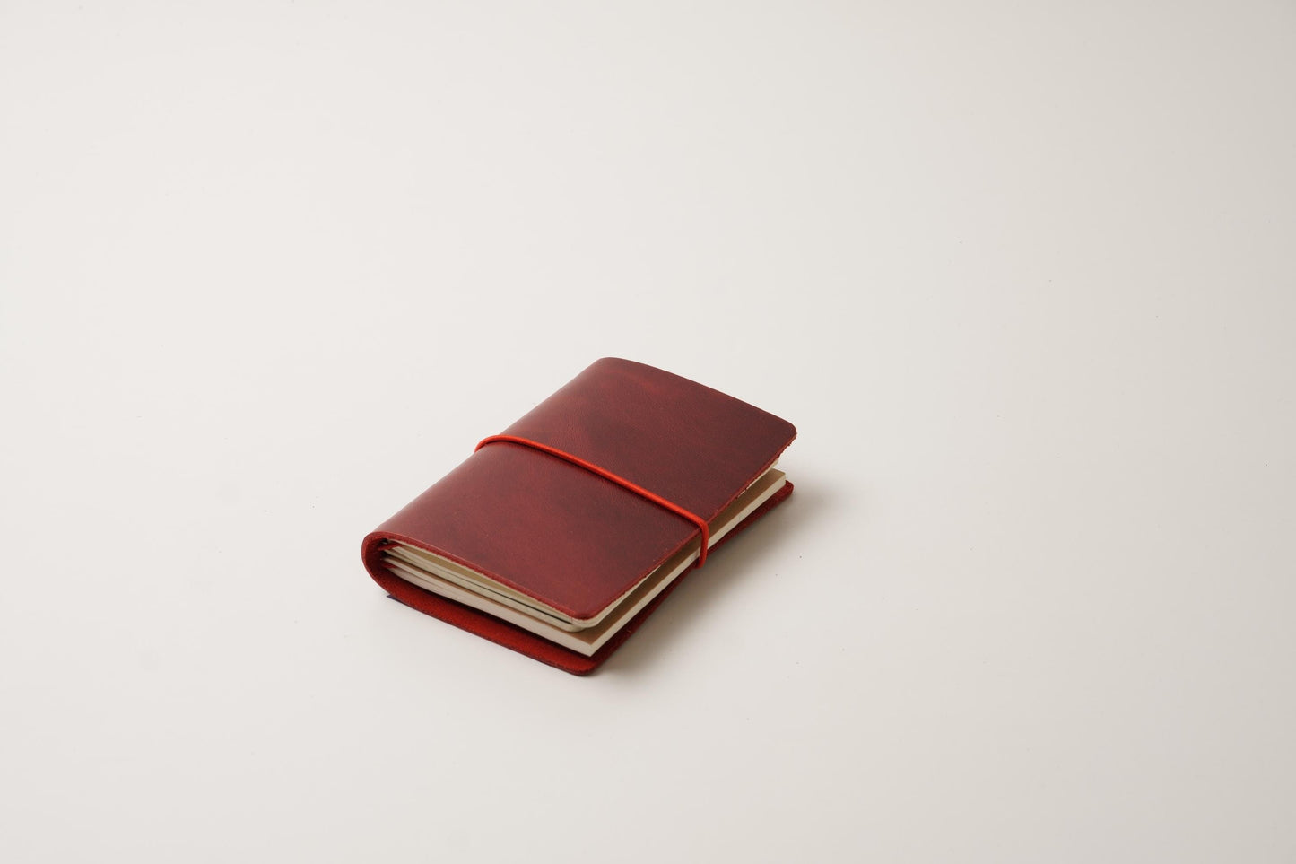 Leder Traveler's Notebook Cover (Passport-Größe): Platz für 4 Inserts