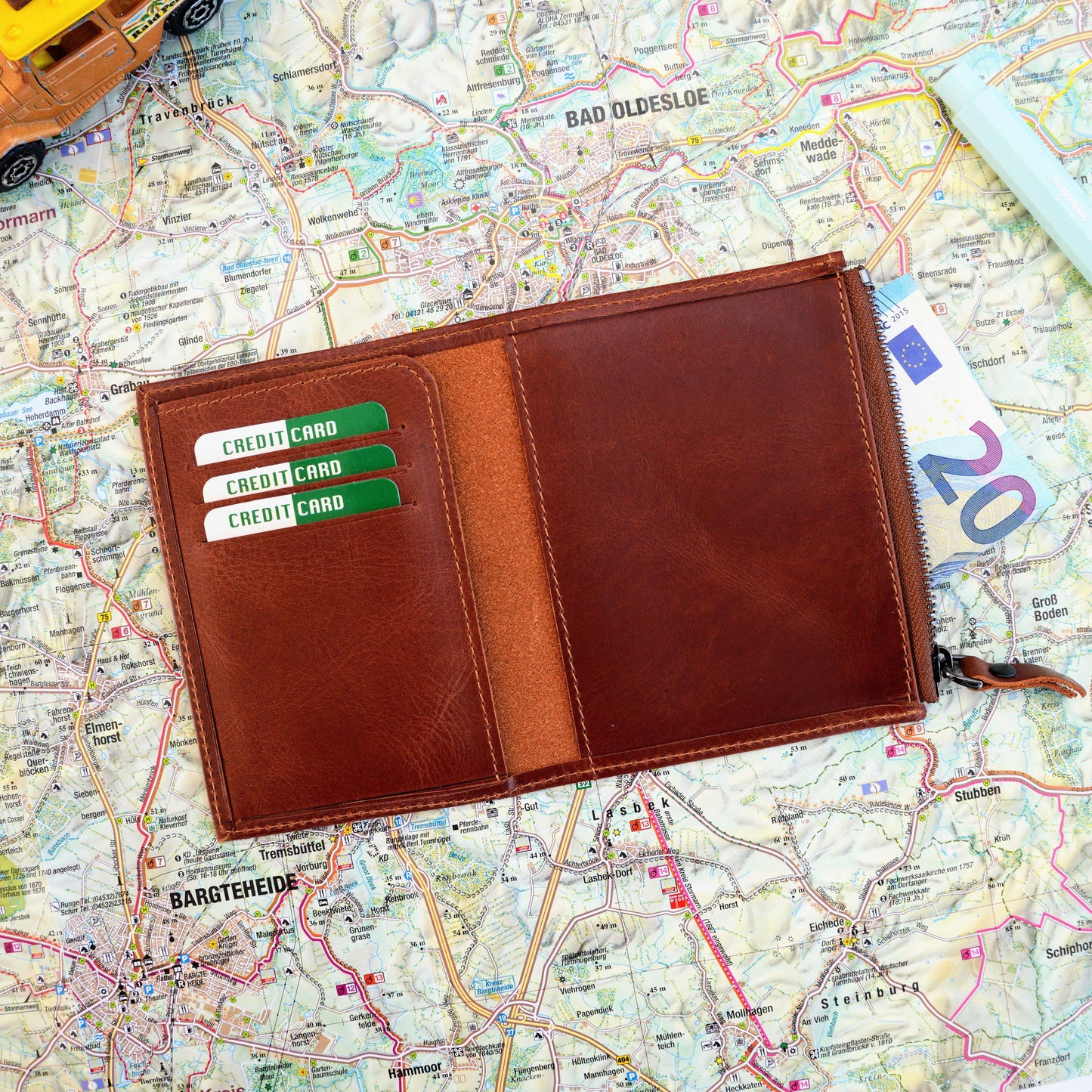 Signature Passport EDC Set: Traveler’s Notebook & Wallet aus Leder