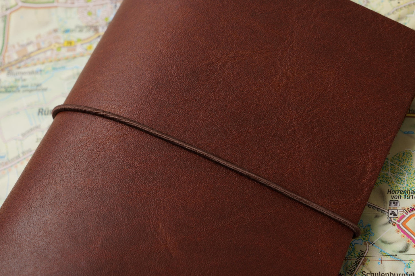 Leder Traveler's Notebook Cover (Passport-Größe): Platz für 4 Inserts