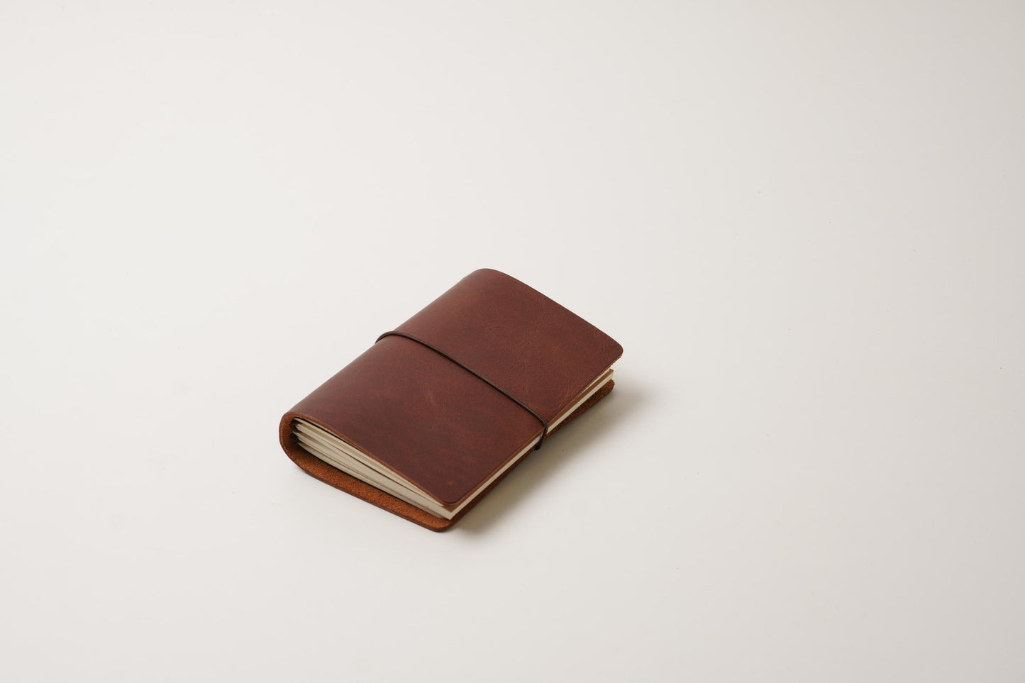 Leder Traveler's Notebook Cover (Passport-Größe): Platz für 4 Inserts