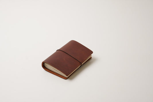 Leder Traveler's Notebook Cover (Passport-Größe): Platz für 4 Inserts