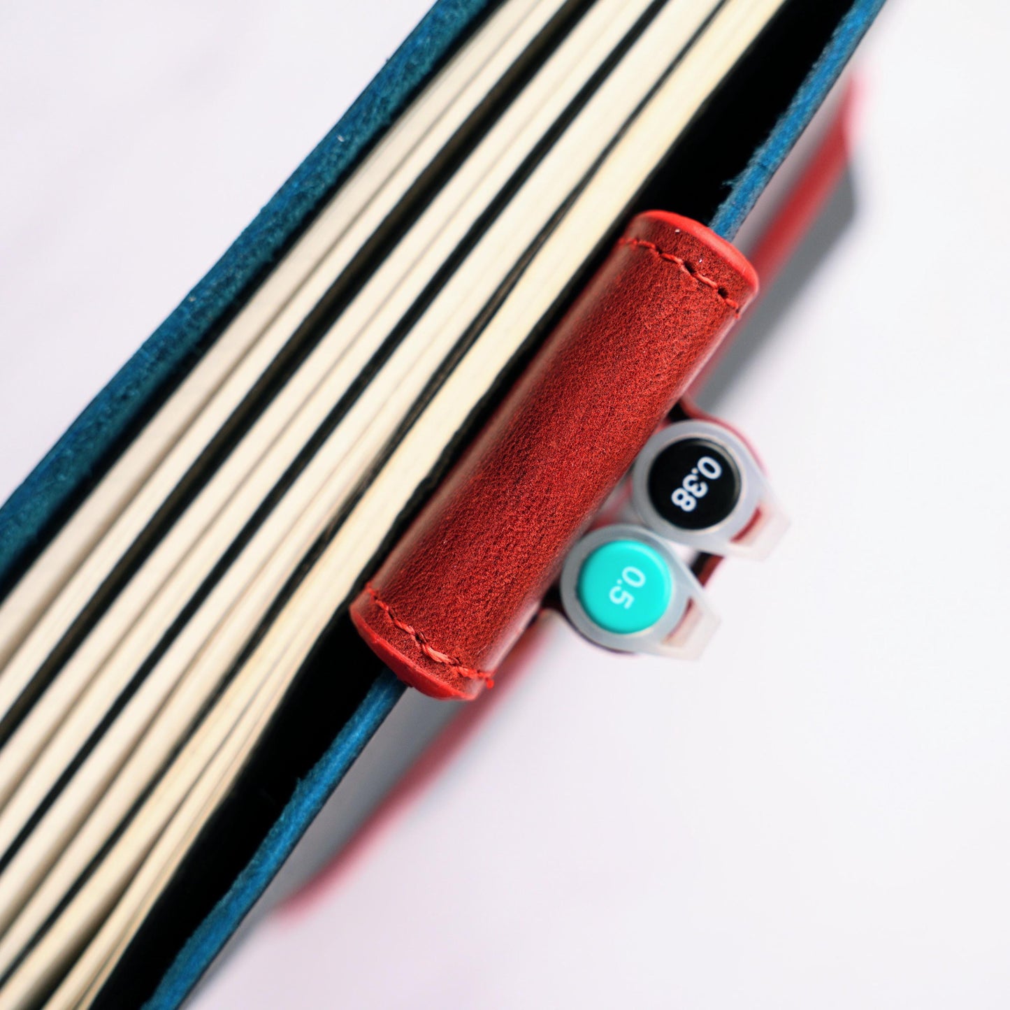 Vertical Magnetic Leather Pen Clip: Secure Journal Holder