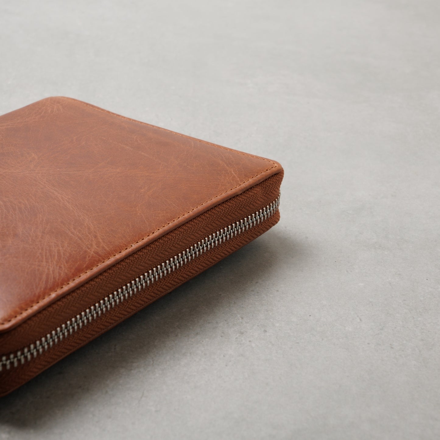A6 Leather Zip Folio: Pocket Notebook & Card Organizer