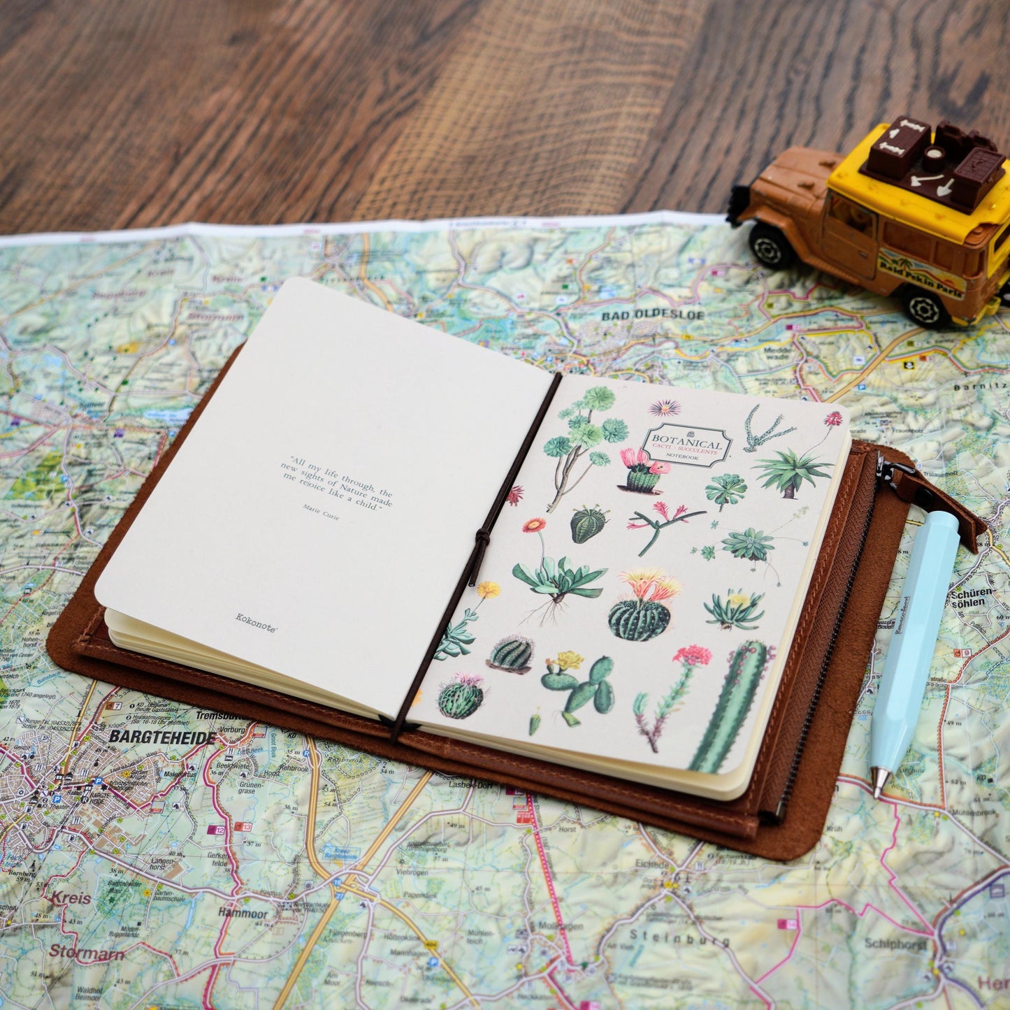 Signature A6 Traveler’s Notebook & Wallet Set aus Leder