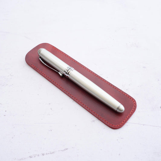 Minimalist Leather Single Pen Sleeve: Fits LAMY Safari