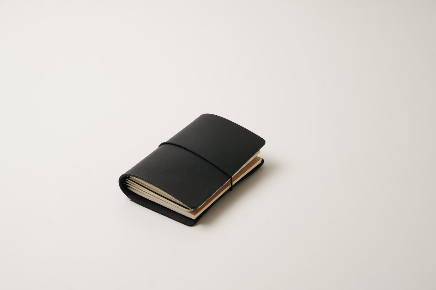 Leder Traveler's Notebook Cover (Passport-Größe): Platz für 4 Inserts