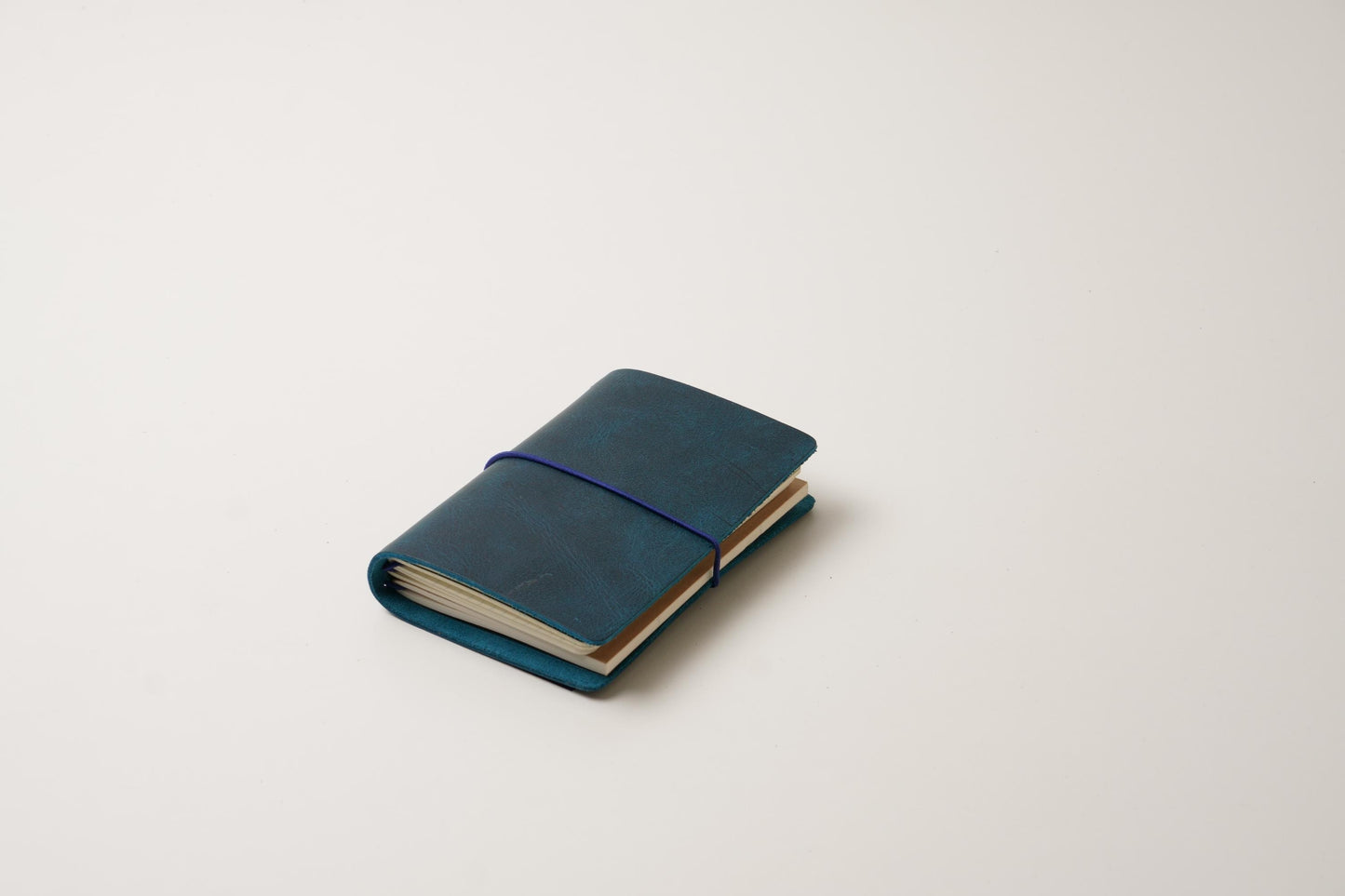 Leder Traveler's Notebook Cover (Passport-Größe): Platz für 4 Inserts